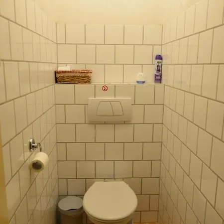 Bas * אגמונד אן זי